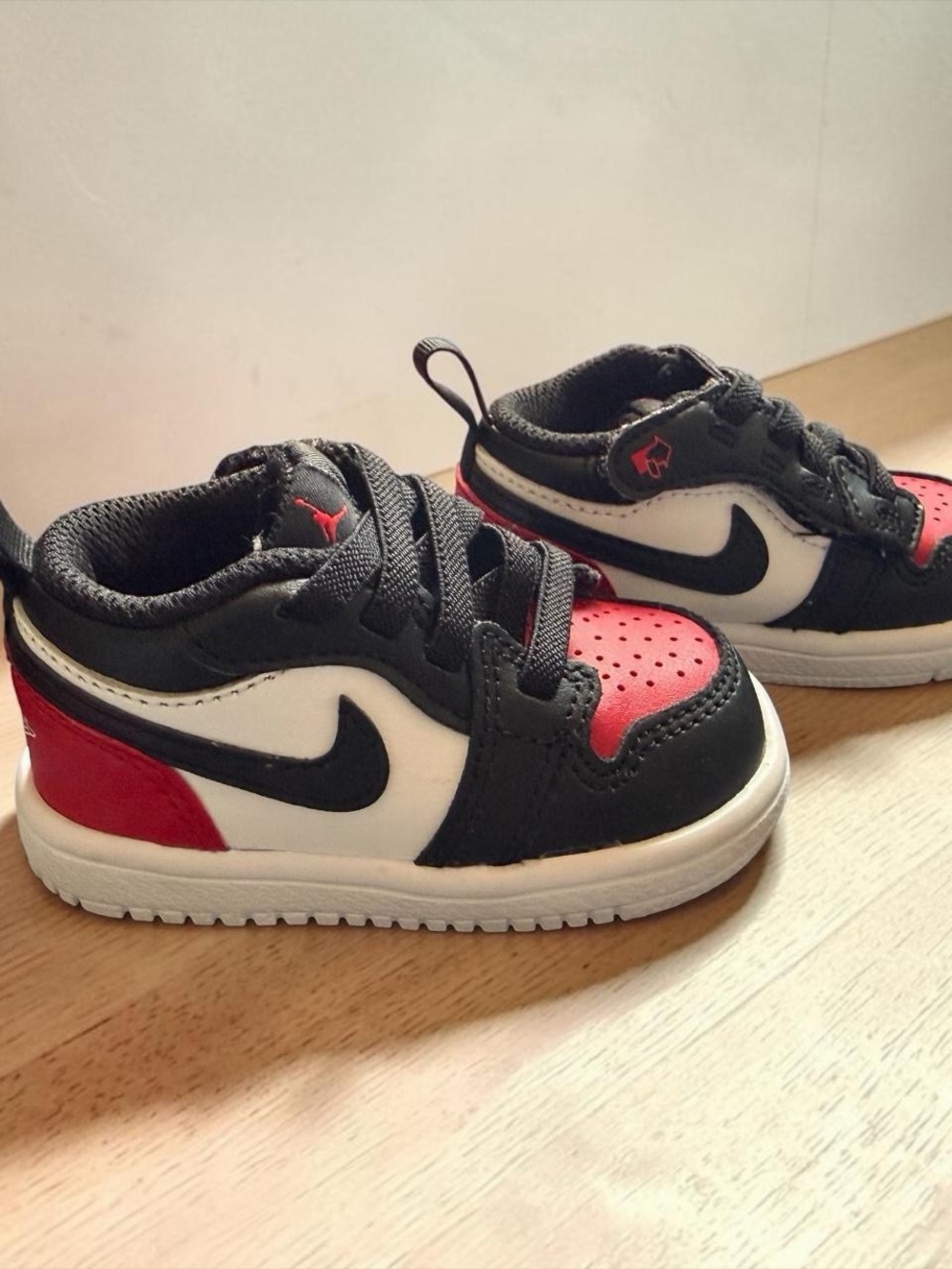 Kids Black, White & Red Low-Top Athletic Shoes - Brand: Nike